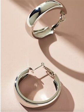 New! Cannes Silver Wide Hoop Lightweight Everyday Earrings (1017) NWOT